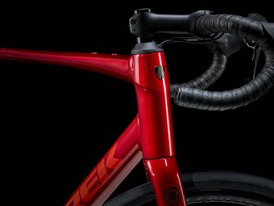 Trek Domane AL 2 Gen 4 Crimson to Dark Carmine Fade click to zoom image