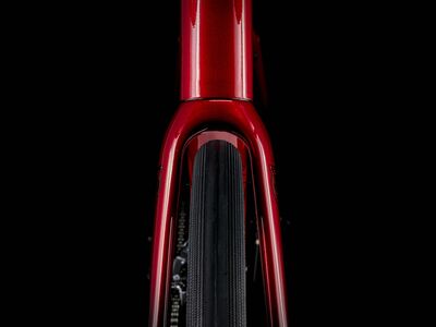 Trek Domane AL 2 Gen 4 Crimson to Dark Carmine Fade click to zoom image