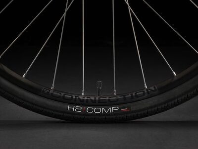 Trek FX 2 Stagger Gen 4 Matte Trek Black click to zoom image